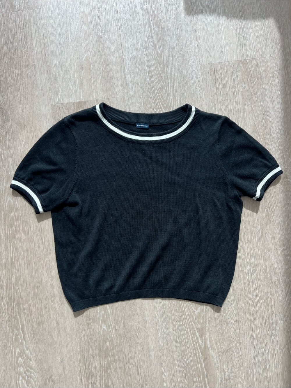 Brandy Melville Cropped Black Short-Sleeve Knit Sweater Top with White Trim